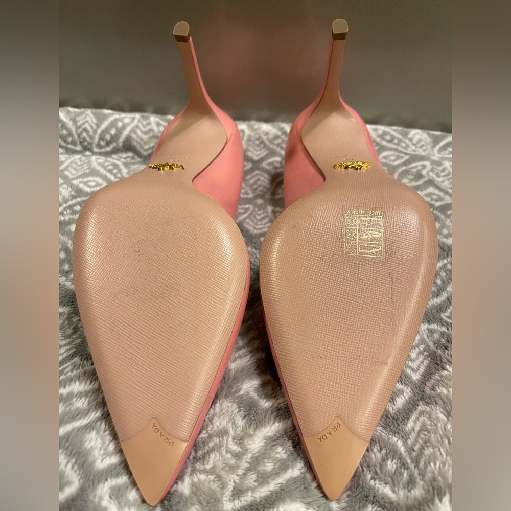 Prada Beige Pink Leather Classic Pointy
Toe Pumps - Picture 5 of 10